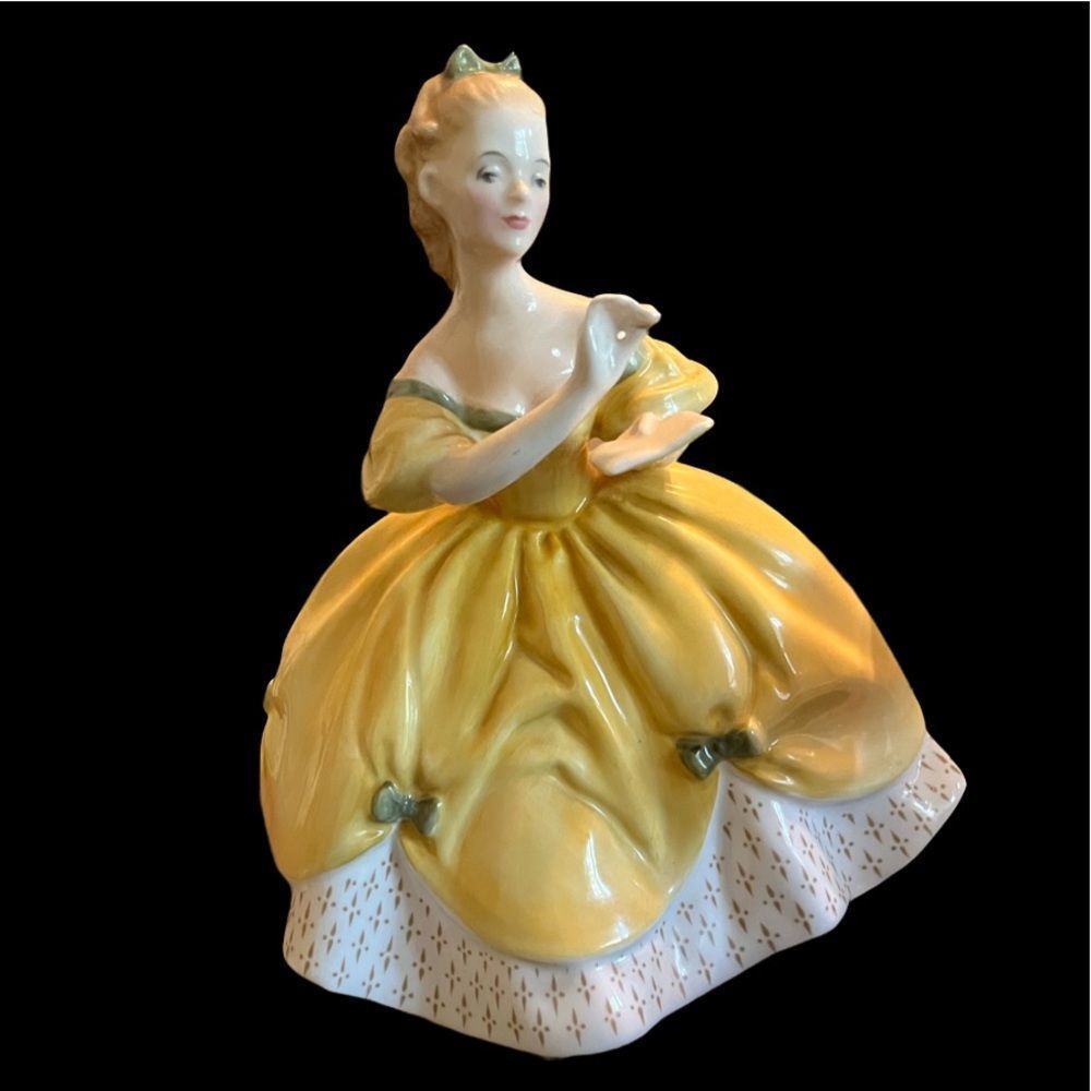 Royal Doulton The Last Waltz Figurine 8.5” Yellow 1965